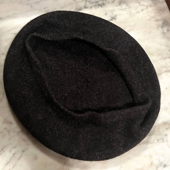 Charcoal grey beret - Picture 2 of 2